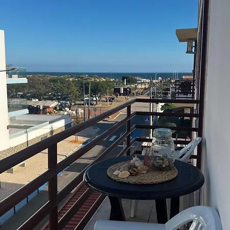 Σπίτι διακοπών 2-bedroom On The Beachfront In With Sea View